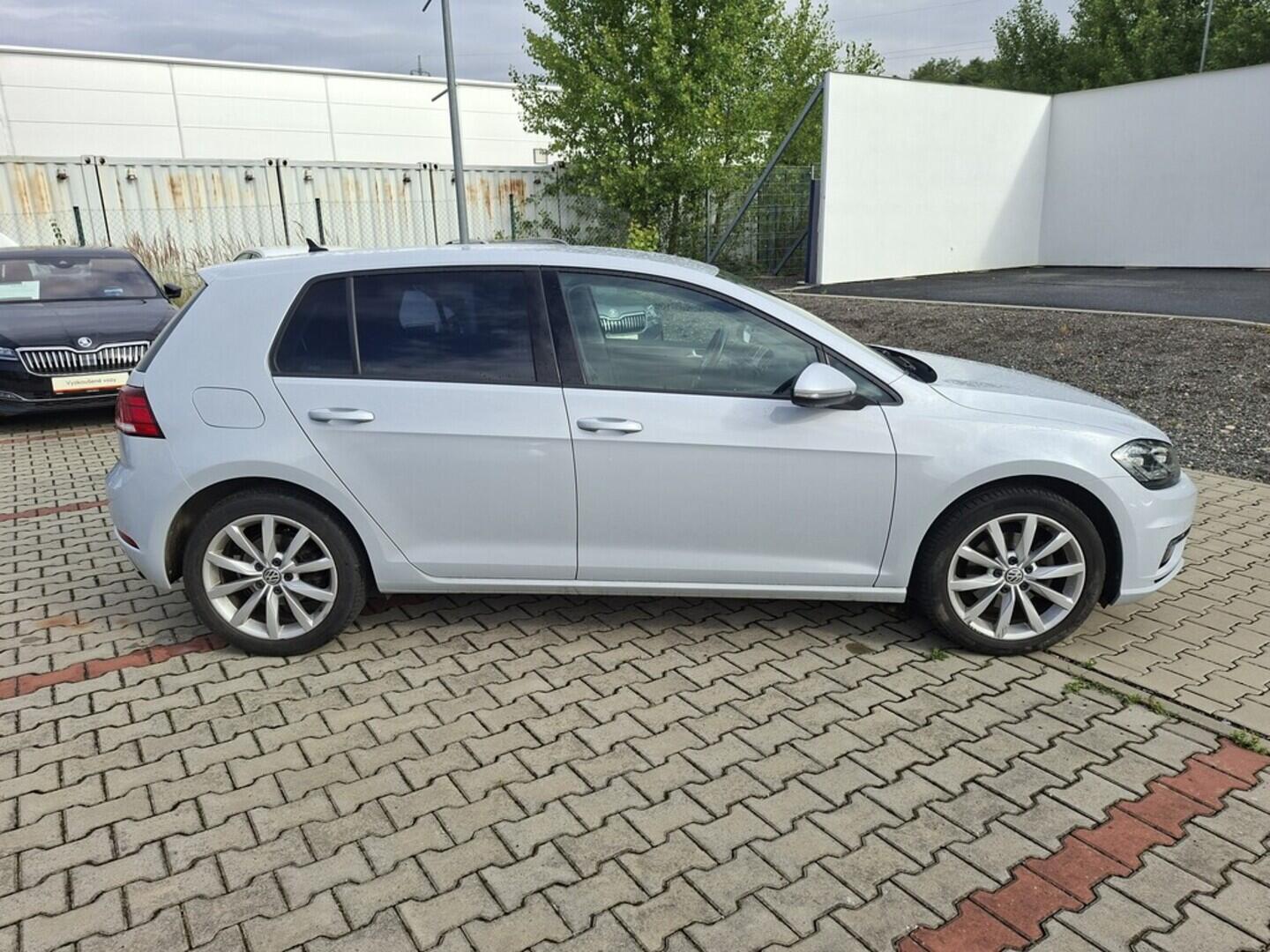 O419V07647_12.webp_GOLF Comfortline 1.4 TSI 110 kW manuál