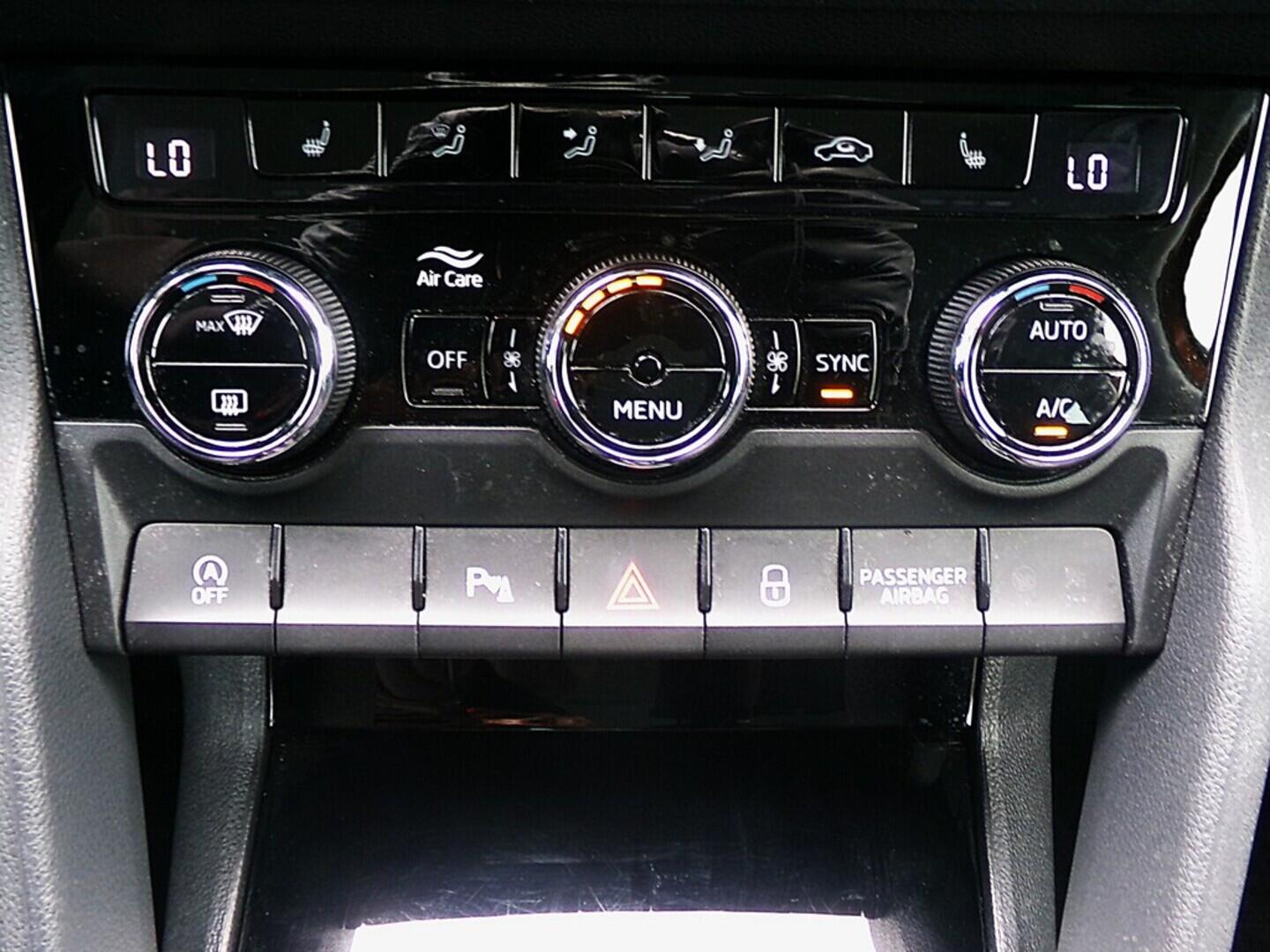 O419V07650_33.webp_KAROQ Ambition 1.5 TSI 110 kW manuál, DPH
