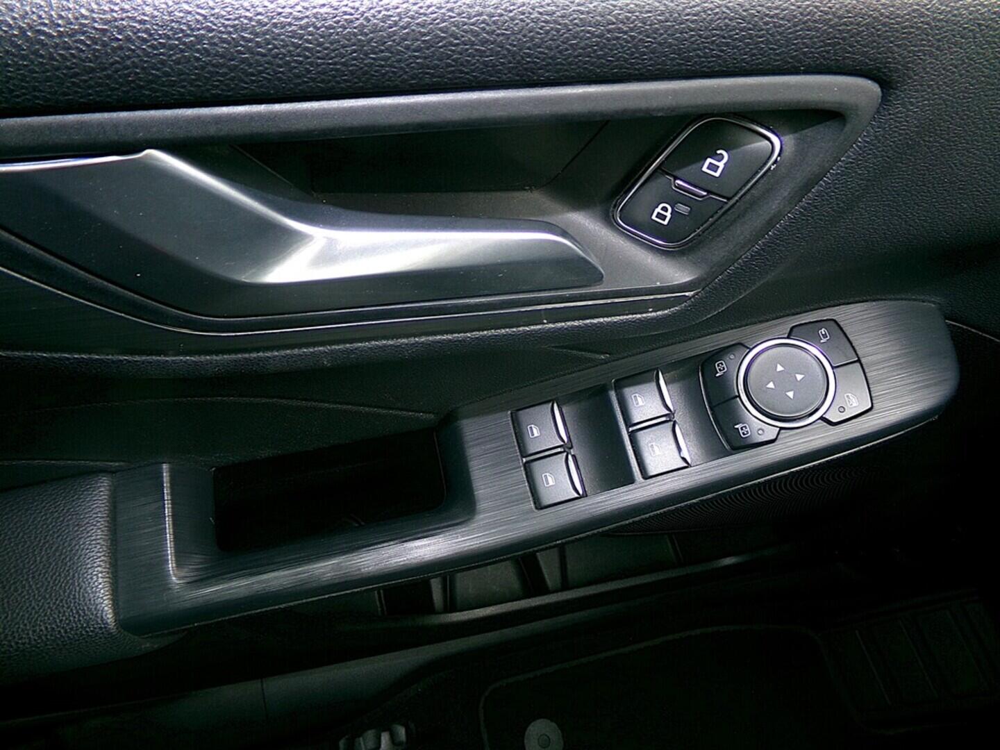 O419V07652_21.webp_KUGA Titanium 1.5  88 kW automat
