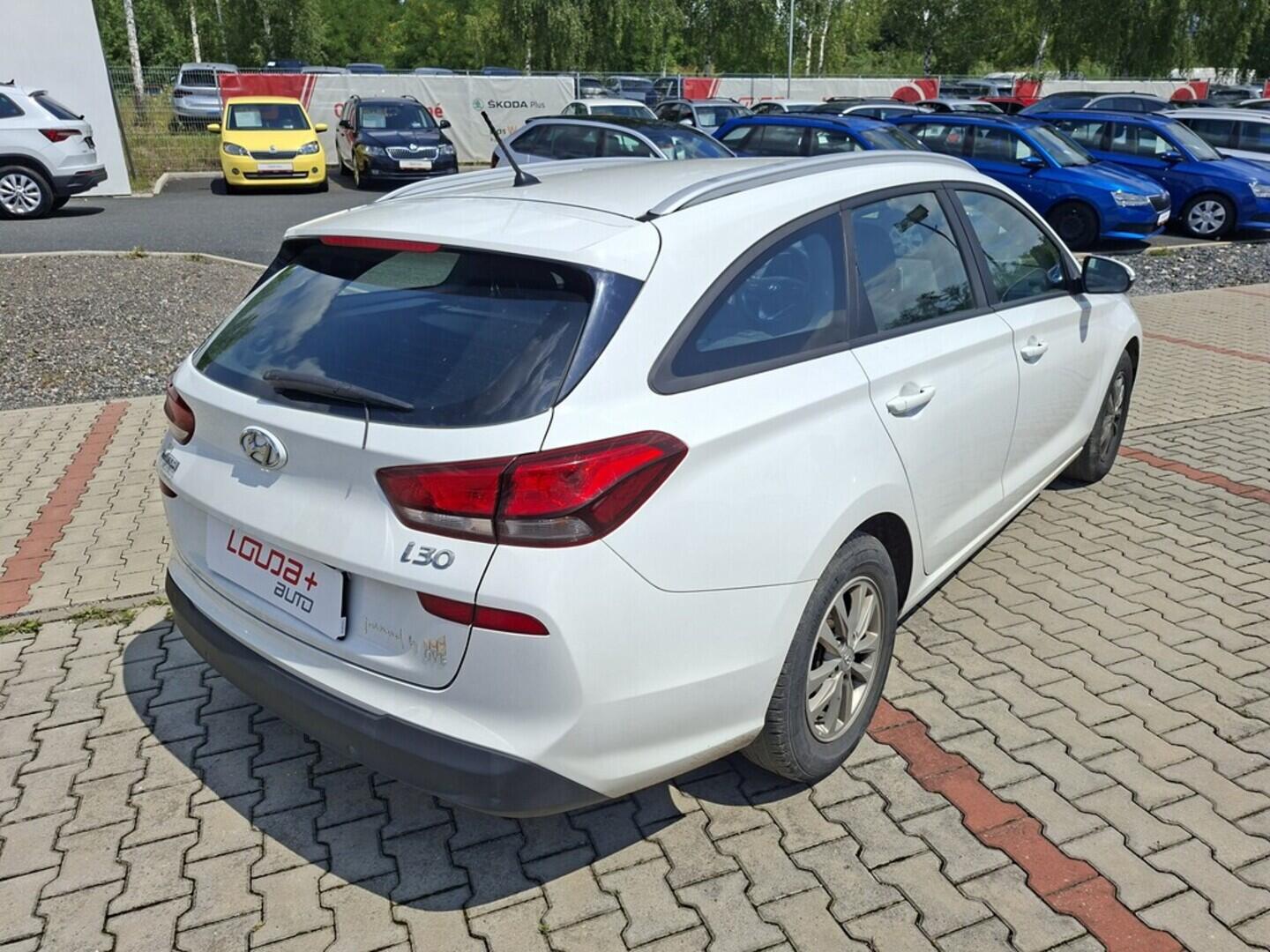O419V07654_11.webp_I30 Comfort  1.0  88 kW manuál