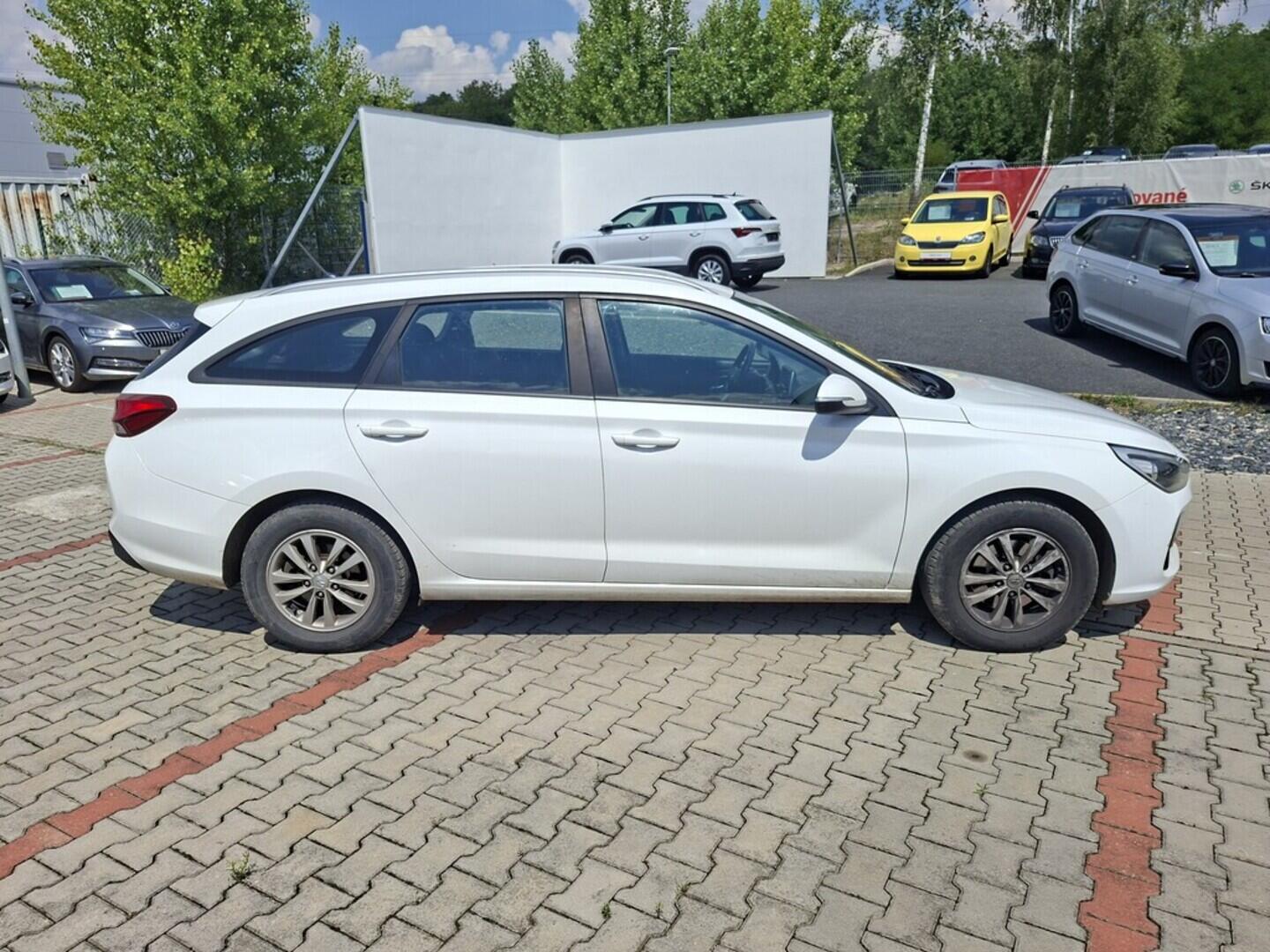 O419V07654_12.webp_I30 Comfort  1.0  88 kW manuál