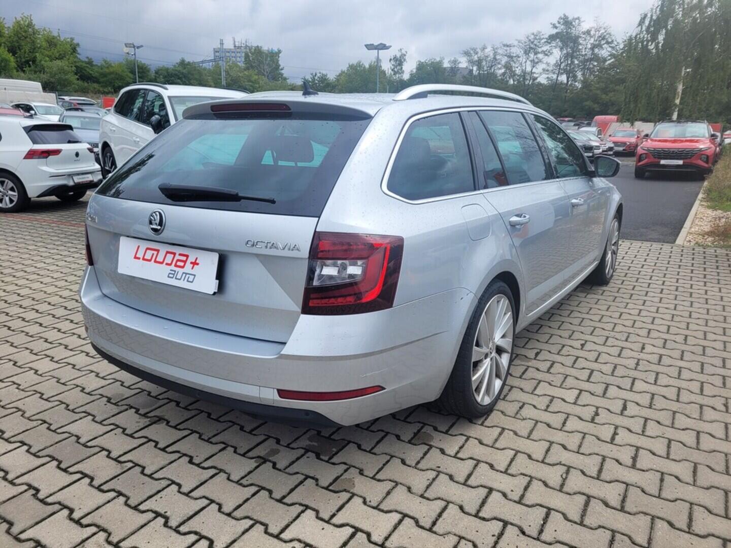O419V07666_11.webp_OCTAVIA L&K 2.0 TSI 140 kW automat