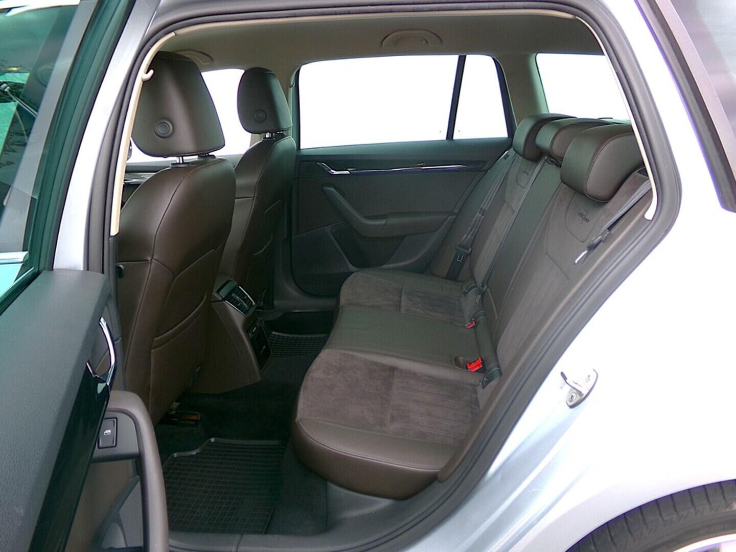 O419V07666_36.webp_OCTAVIA L&K 2.0 TSI 140 kW automat