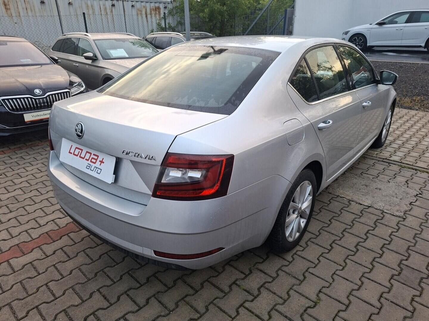 O419V07668_11.webp_OCTAVIA Style 1.6 TDI 85 kW manuál