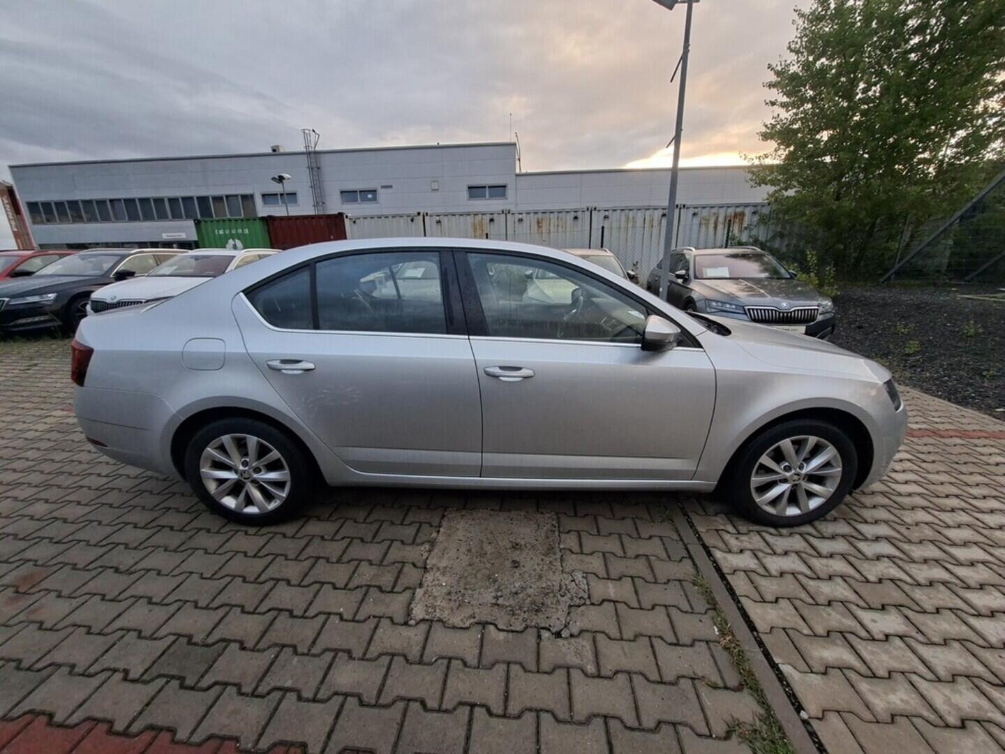 O419V07668_12.webp_OCTAVIA Style 1.6 TDI 85 kW manuál
