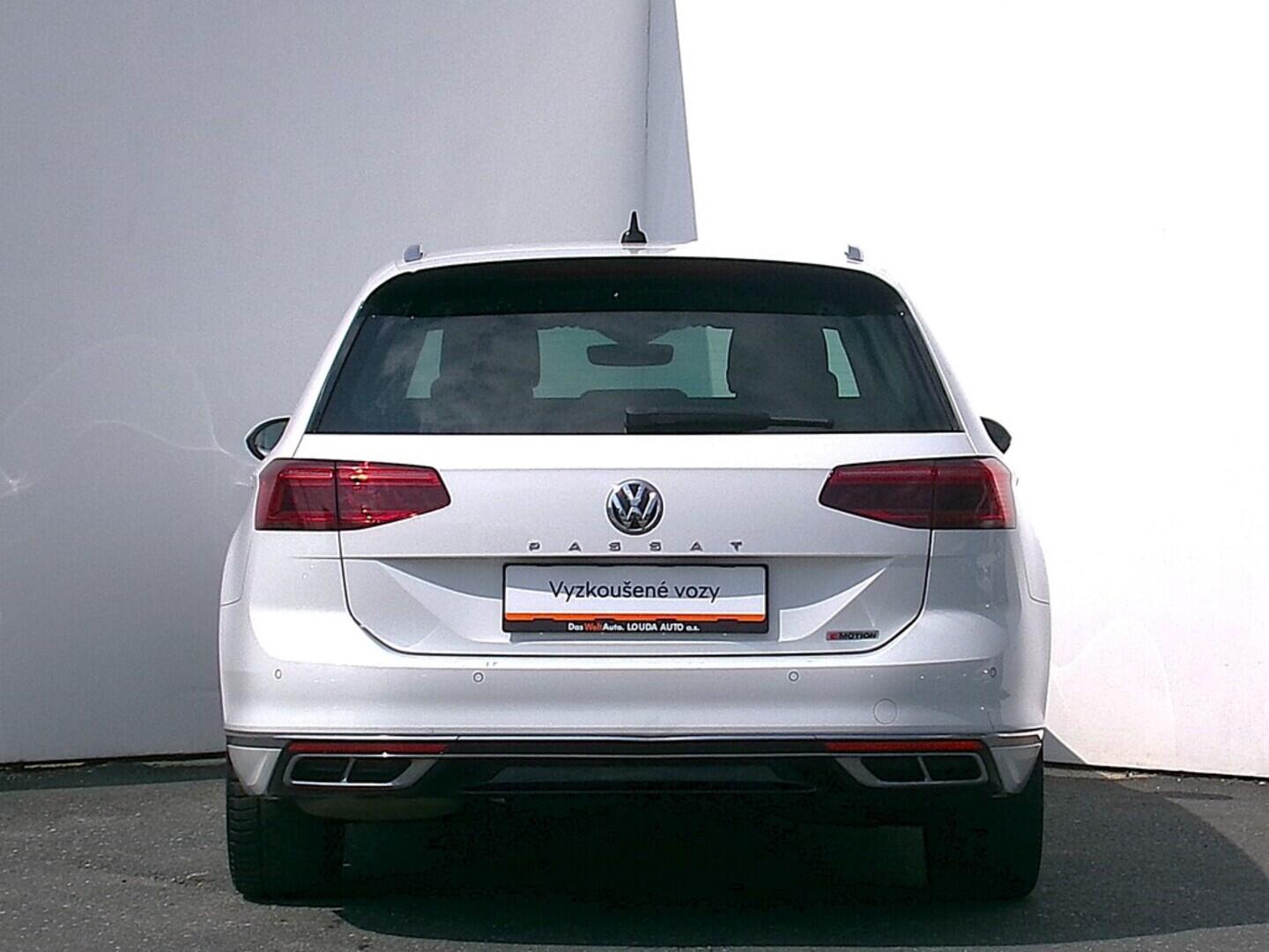 O419V07670_17.webp_PASSAT VARIANT R-line 2.0 TDI 140 kW automat, DPH