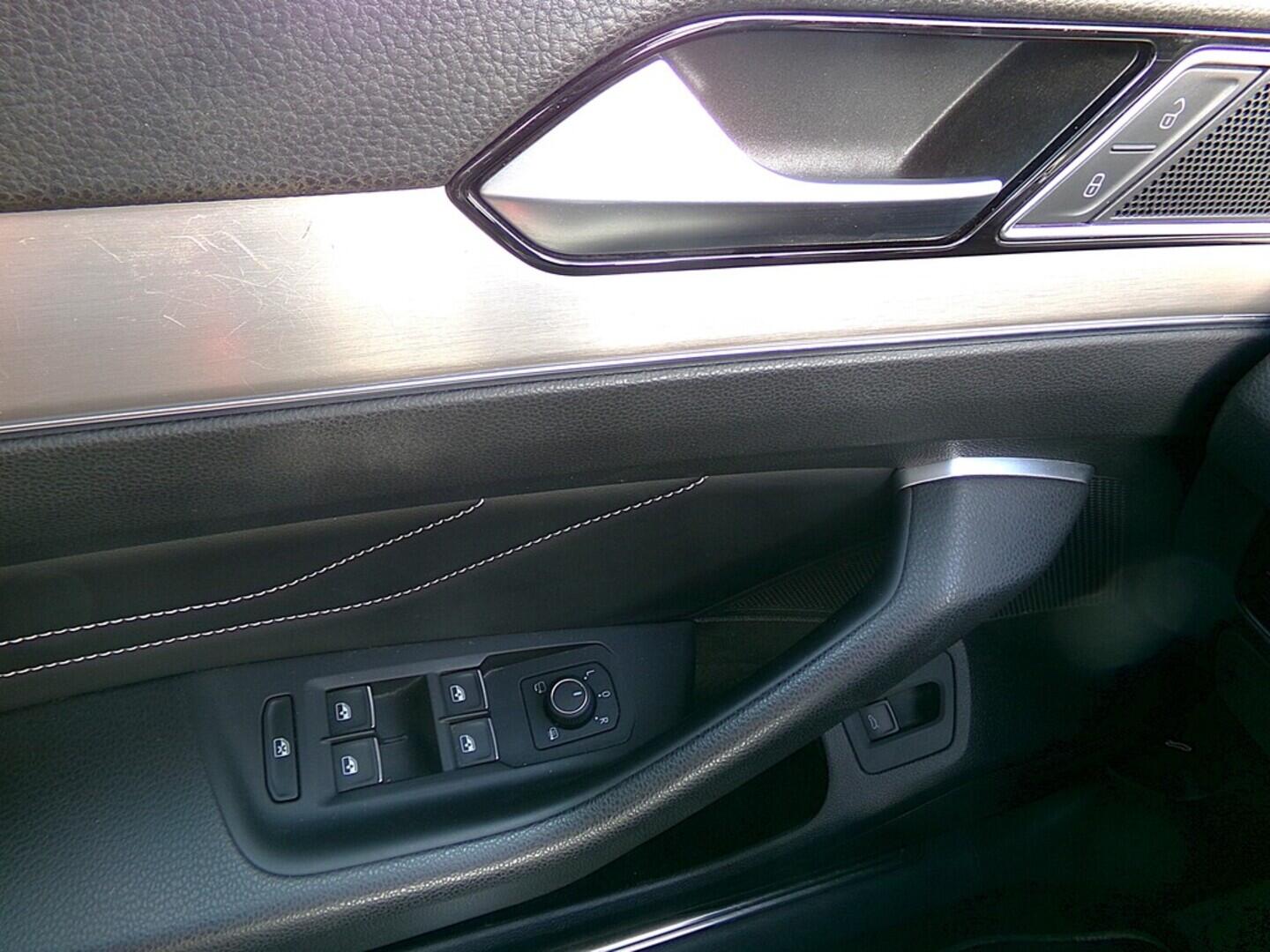 O419V07670_21.webp_PASSAT VARIANT R-line 2.0 TDI 140 kW automat, DPH