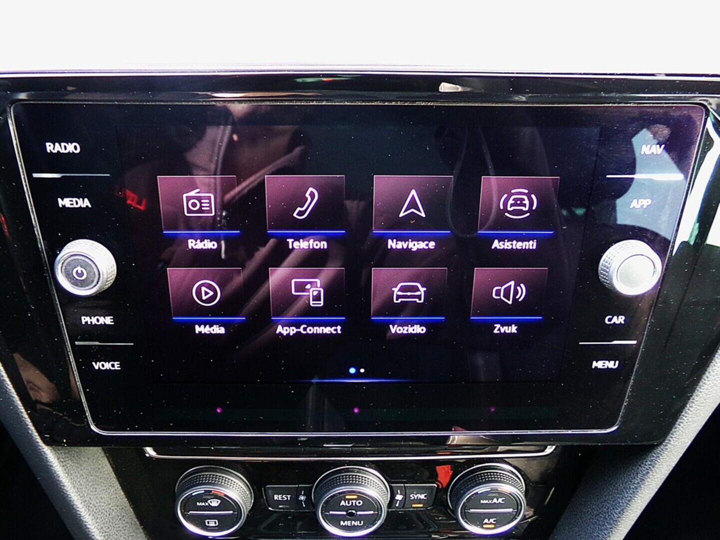 O419V07670_25.webp_PASSAT VARIANT R-line 2.0 TDI 140 kW automat, DPH