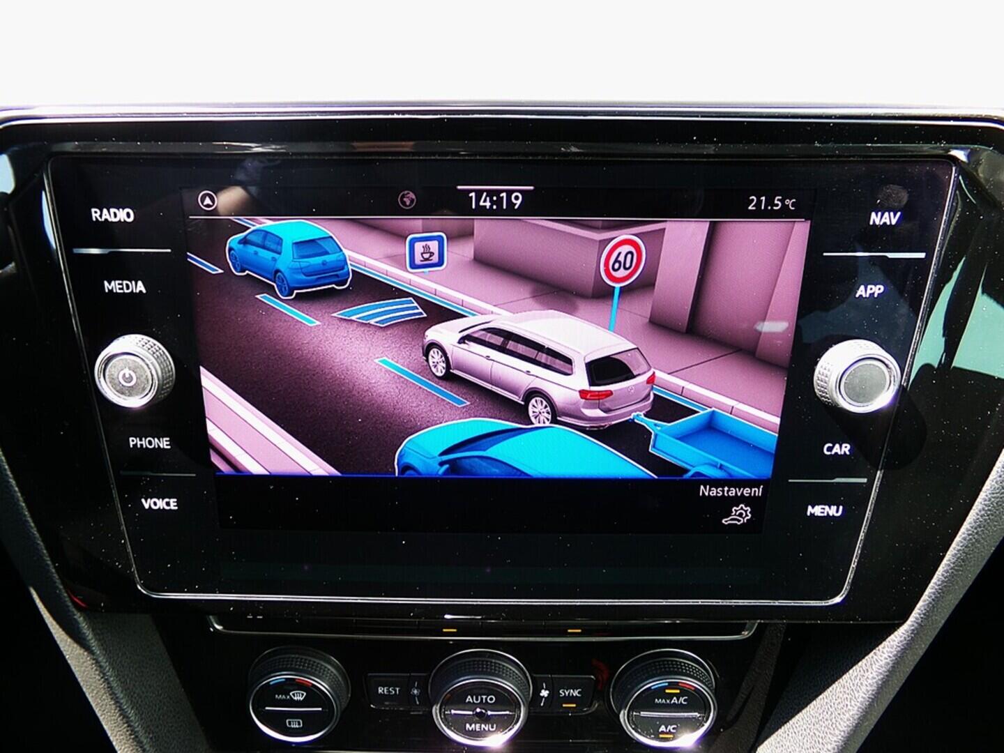 O419V07670_29.webp_PASSAT VARIANT R-line 2.0 TDI 140 kW automat, DPH