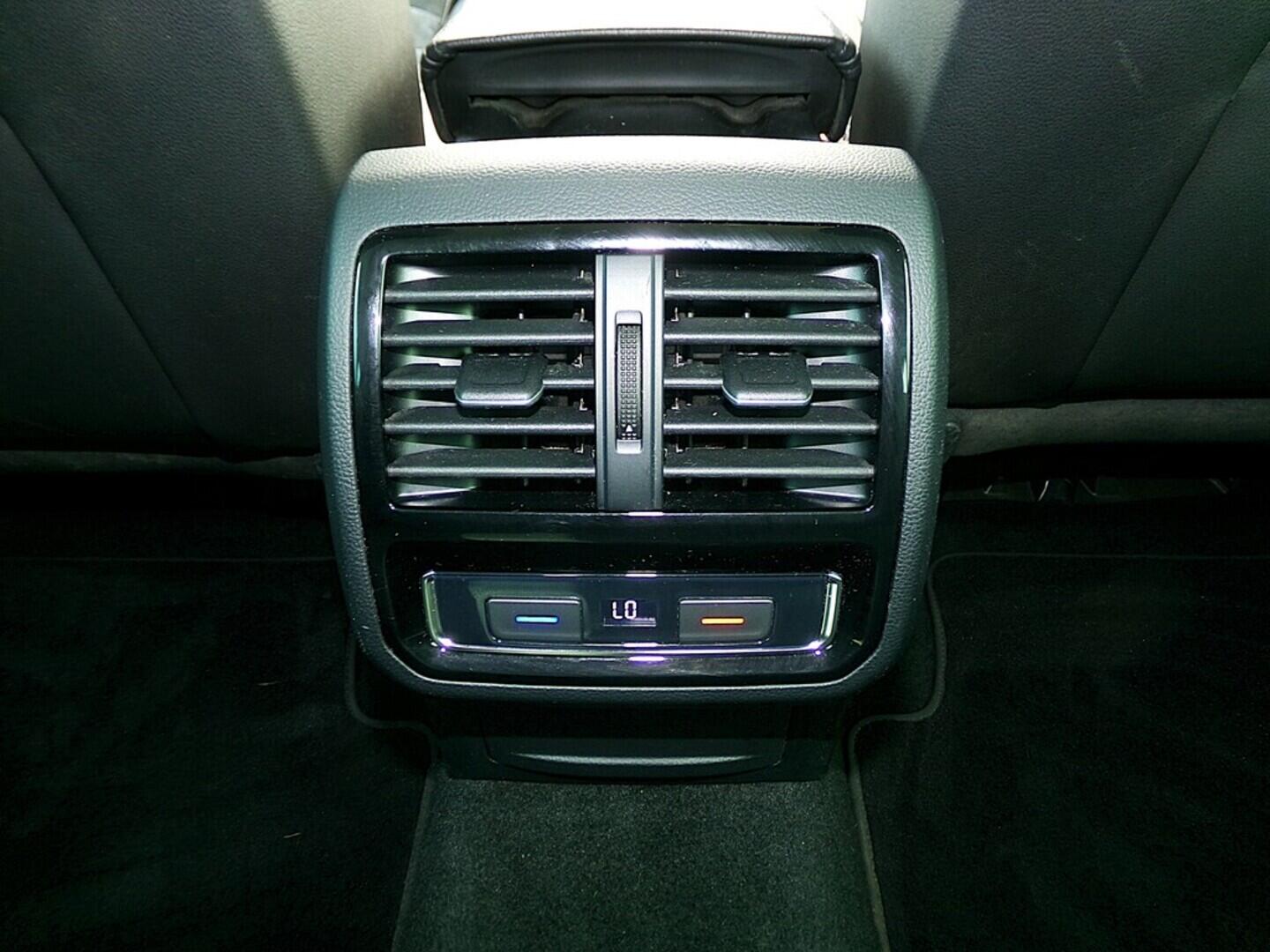 O419V07670_33.webp_PASSAT VARIANT R-line 2.0 TDI 140 kW automat, DPH