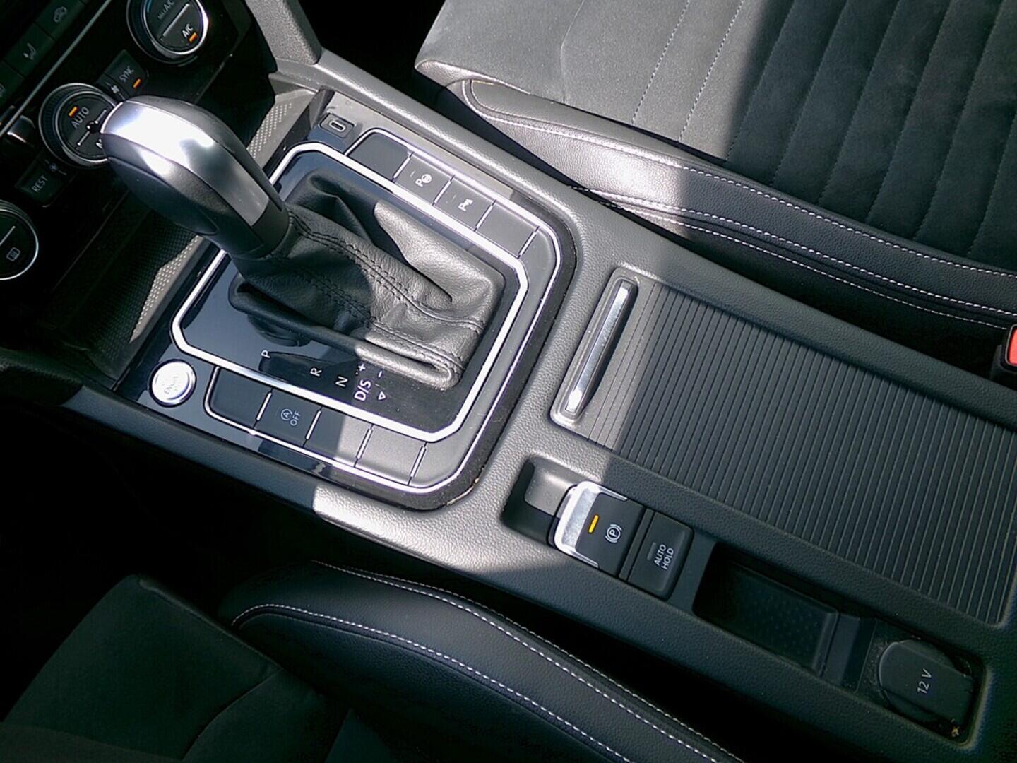 O419V07670_34.webp_PASSAT VARIANT R-line 2.0 TDI 140 kW automat, DPH