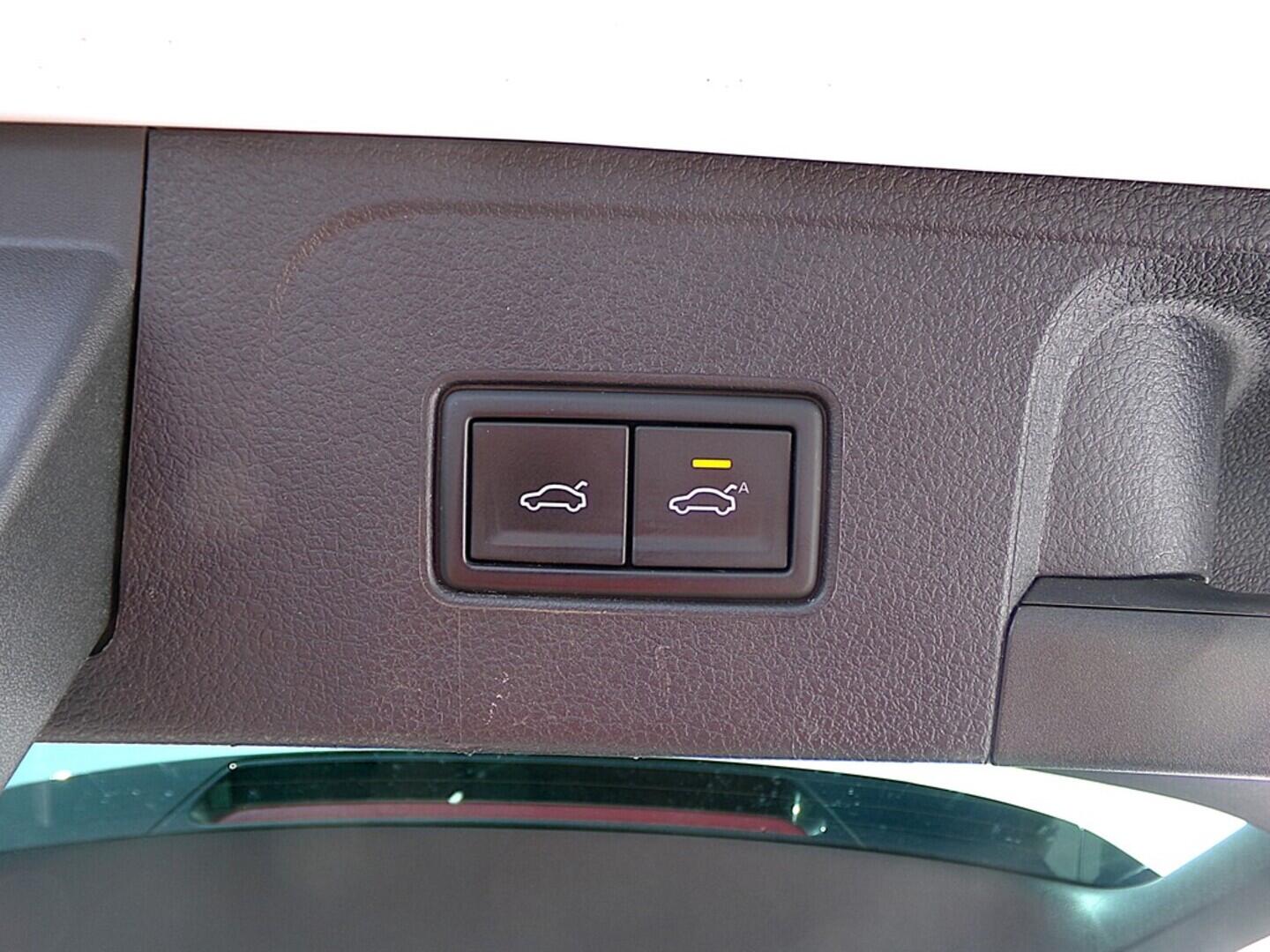 O419V07670_37.webp_PASSAT VARIANT R-line 2.0 TDI 140 kW automat, DPH