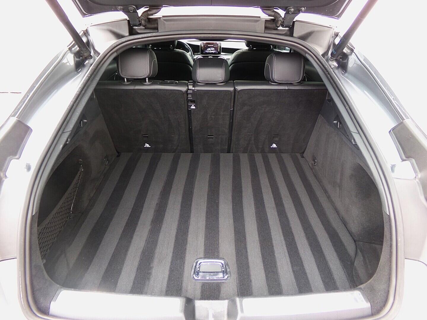 O419V07683_35.webp_GLC Coupé AMG paket 2.0  155 kW automat, DPH