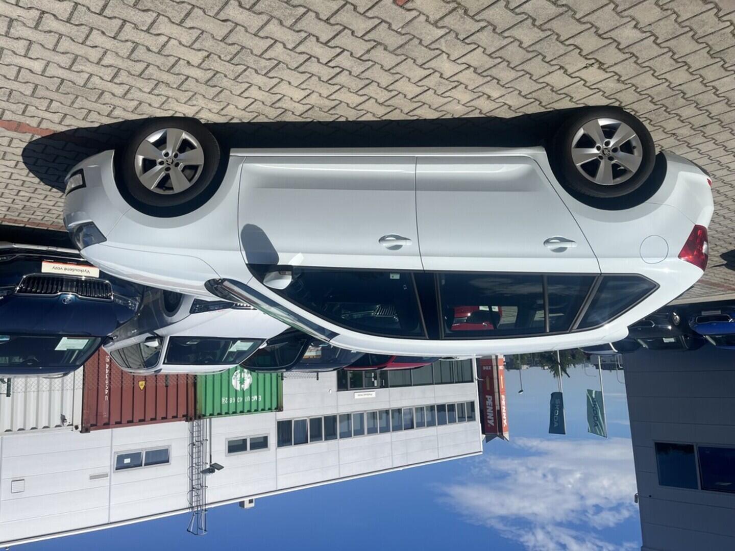 O419V07685_11.webp_RAPID Ambition 1.2 TSI 81 kW manuál