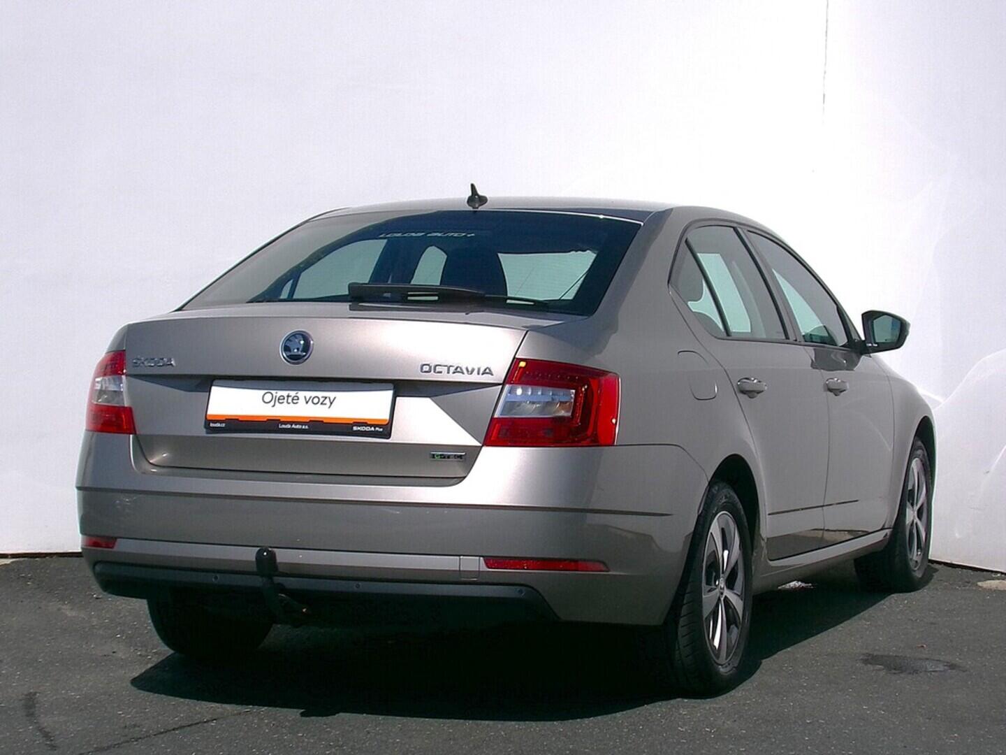 O419V07692_11.webp_OCTAVIA Ambition 1.4 TSI 81 kW manuál