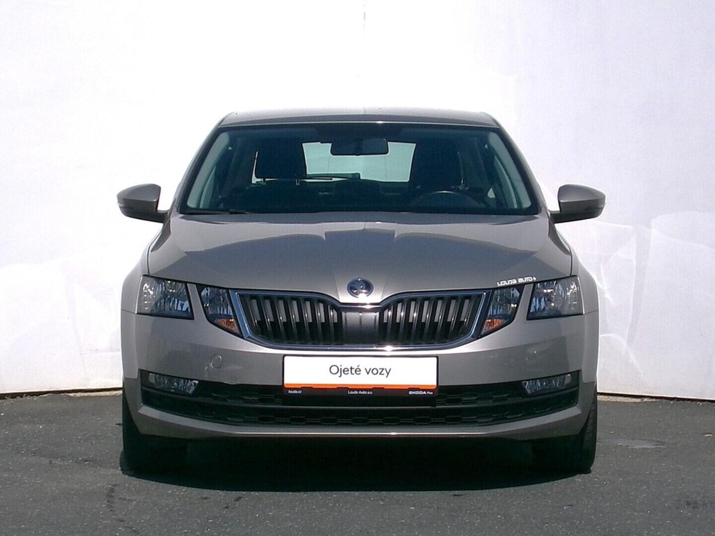 O419V07692_13.webp_OCTAVIA Ambition 1.4 TSI 81 kW manuál