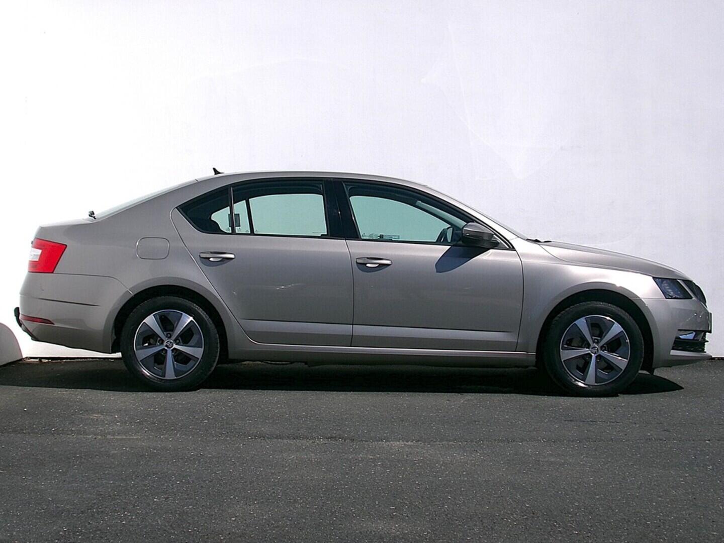 O419V07692_16.webp_OCTAVIA Ambition 1.4 TSI 81 kW manuál