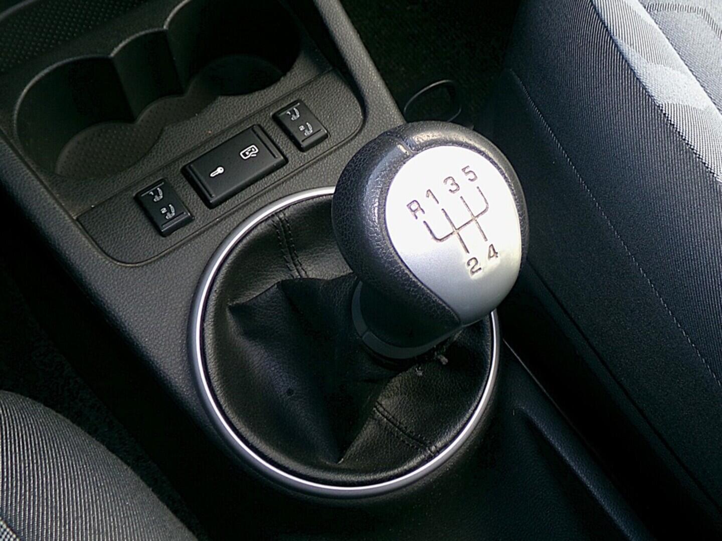 O419V07693_27.webp_FABIA  1.6 MPI 77 kW manuál