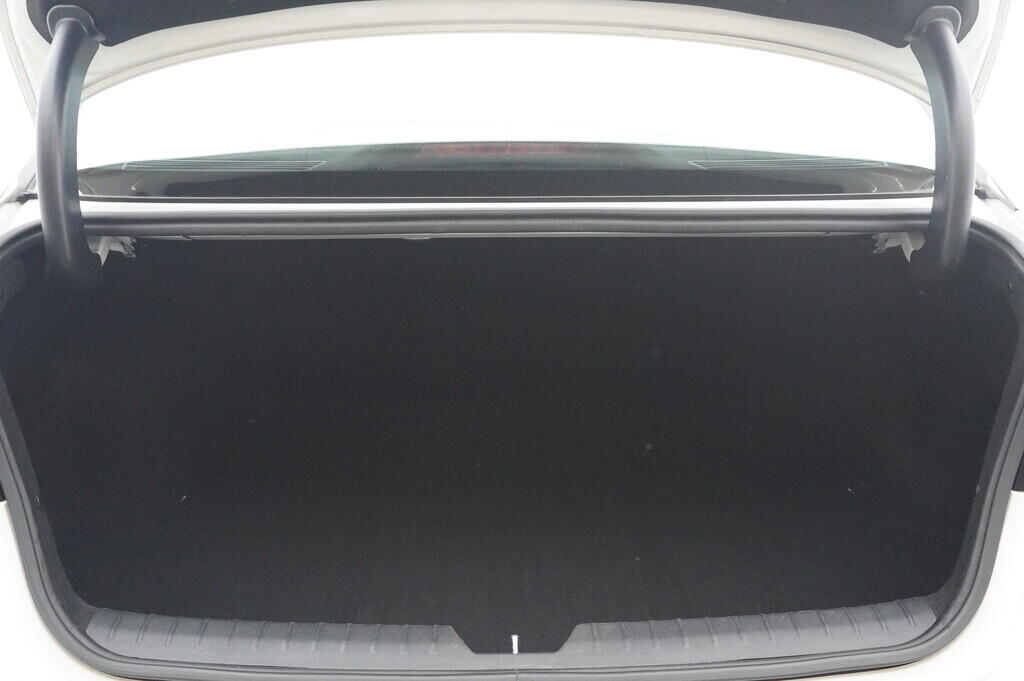 O419V07696_38.webp_OPTIMA Spirit 1.7  104 kW manuál