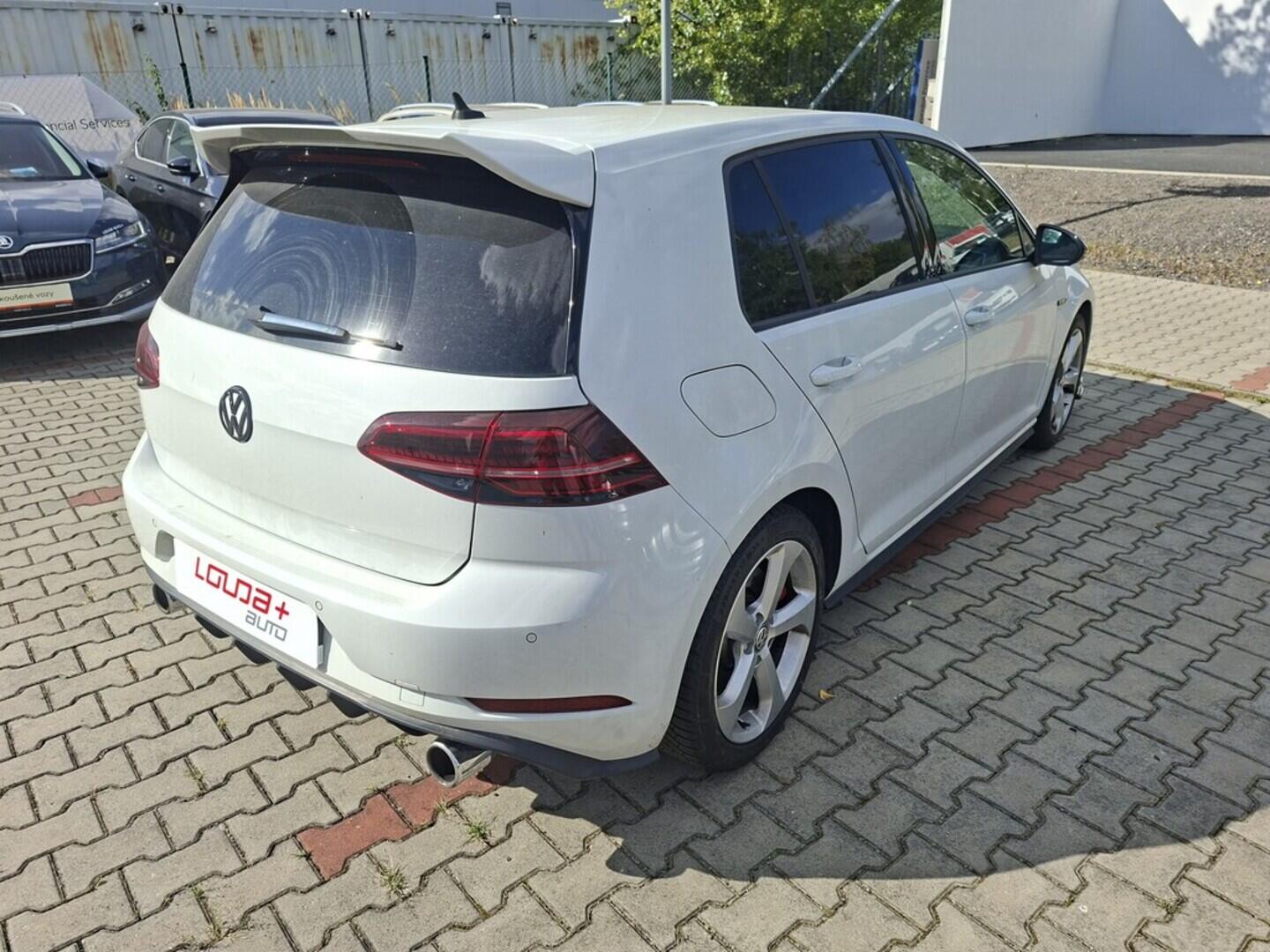 O419V07717_11.webp_GOLF GTI Performance 2.0 TSI 180 kW manuál
