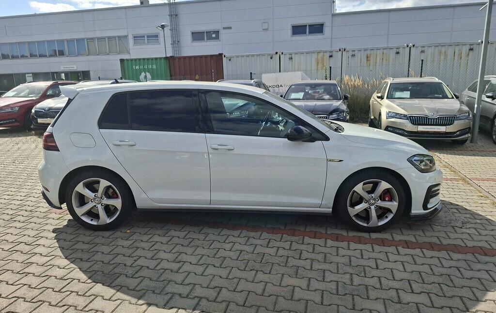 O419V07717_12.webp_GOLF GTI Performance 2.0 TSI 180 kW manuál