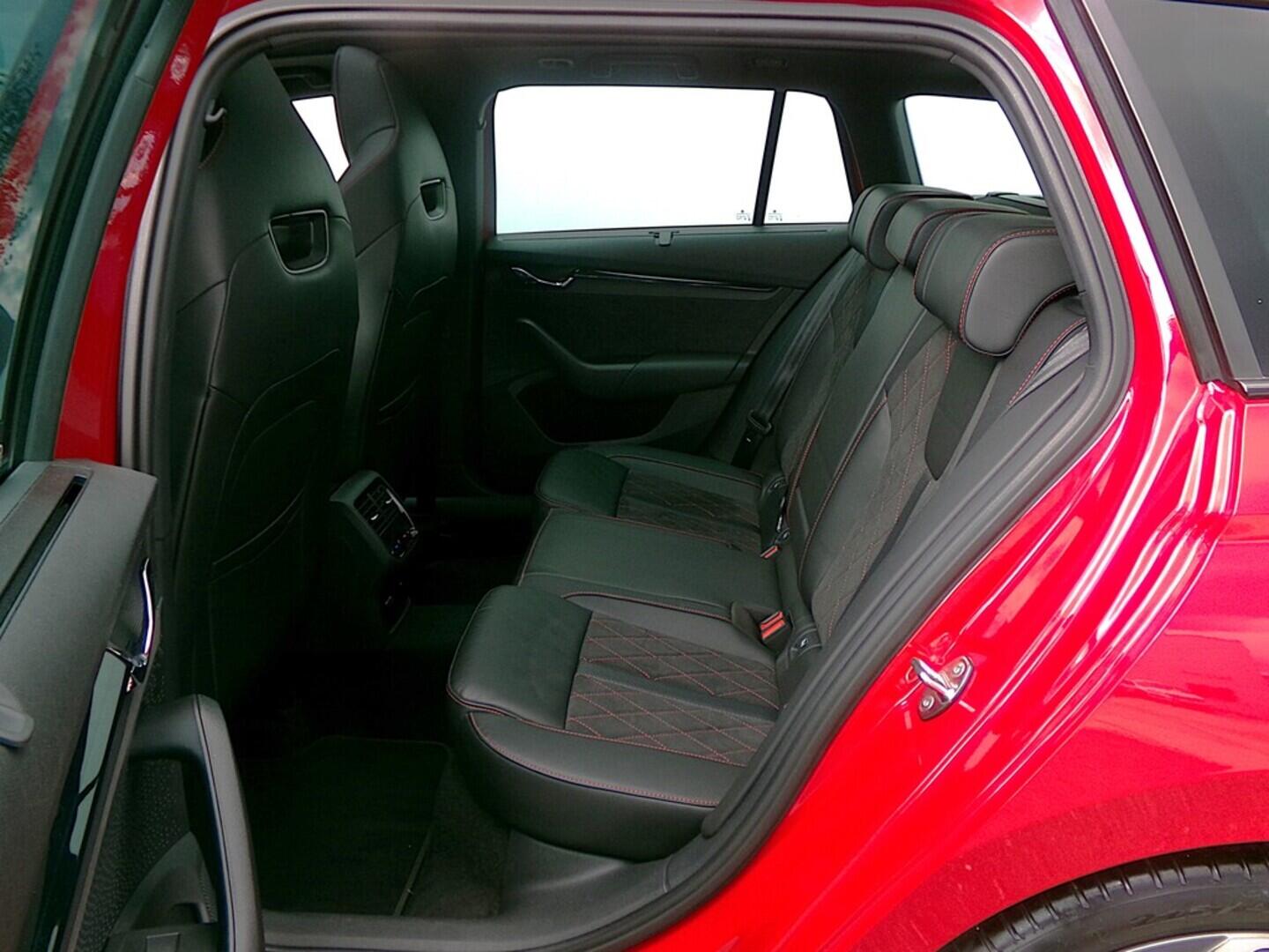 O419V07727_38.webp_OCTAVIA RS 2.0 TDI 147 kW automat, DPH