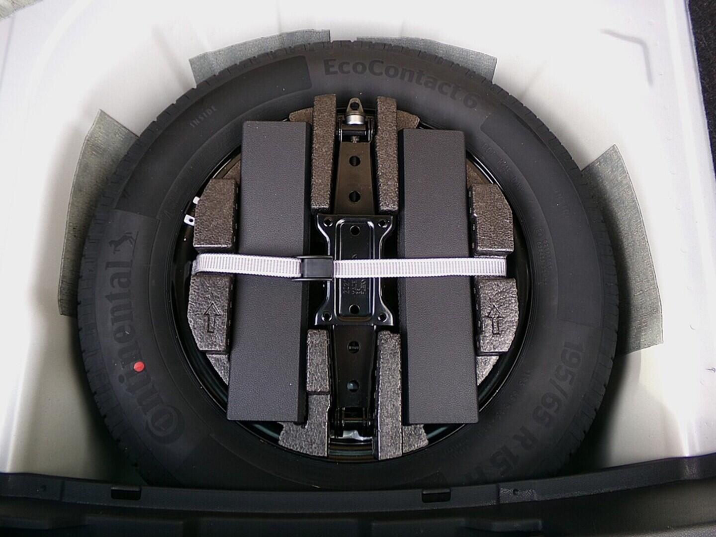 O419V07743_35.webp_SCALA  1.0 TSI 81 kW manuál, DPH