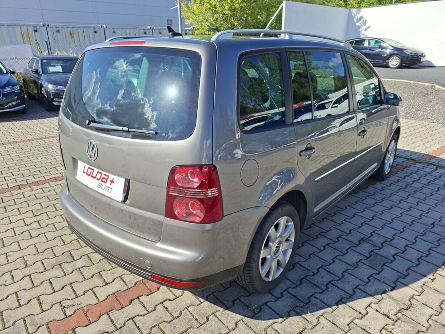 O419V07747_11.webp_TOURAN Highline 2.0 TDI 125 kW automat