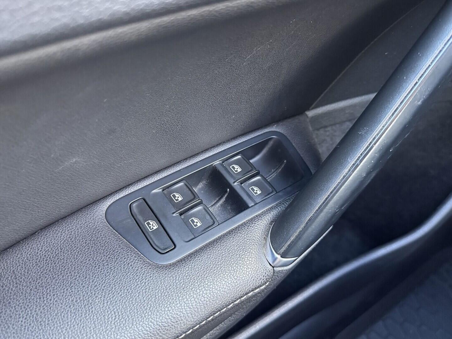 O419V07748_21.webp_GOLF VARIANT Comfortline 1.2 TSI 81 kW manuál