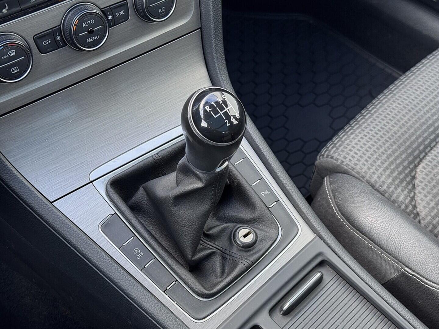 O419V07748_29.webp_GOLF VARIANT Comfortline 1.2 TSI 81 kW manuál