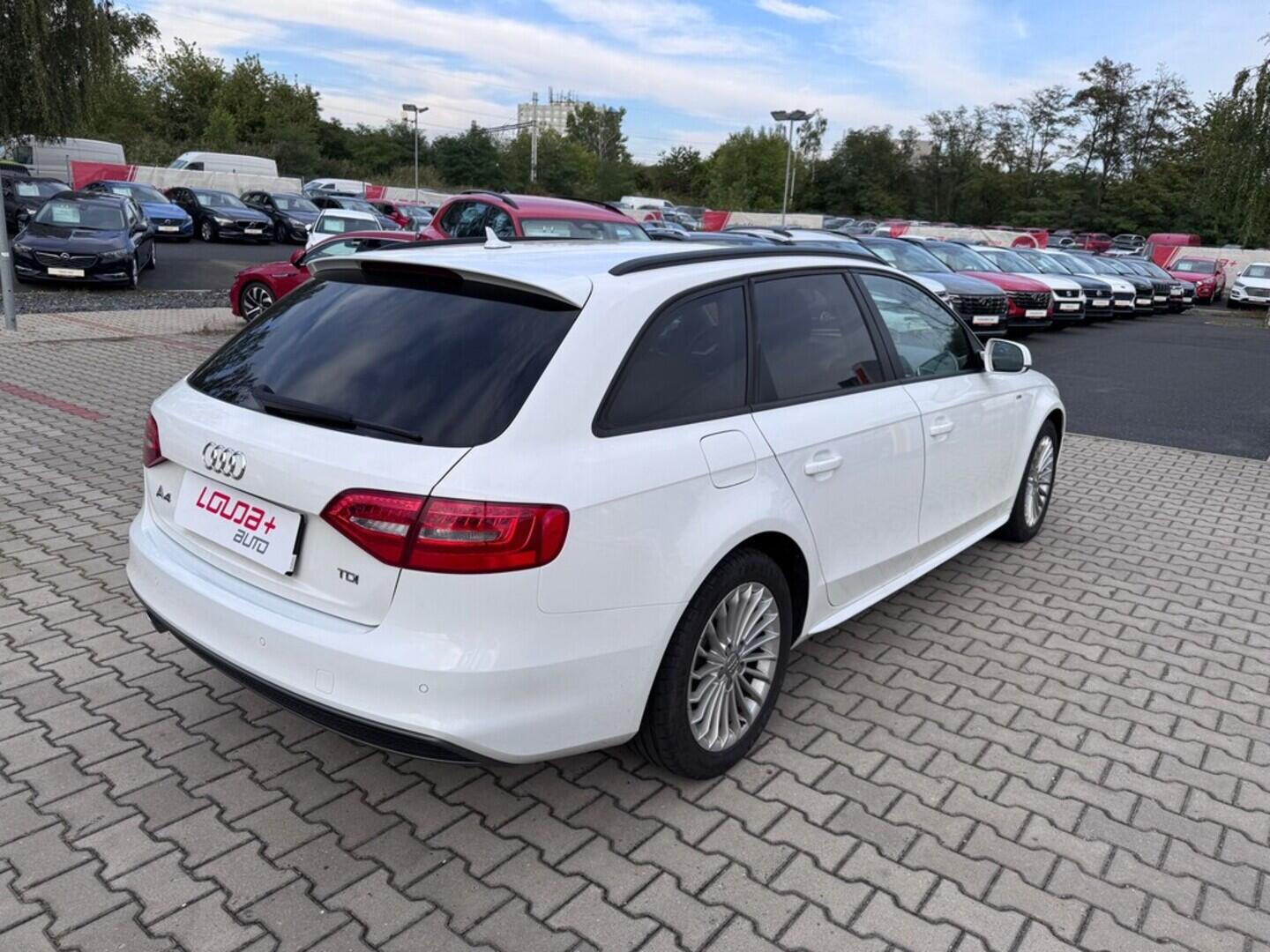 O419V07755_11.webp_A4 S-line 2.0 TDI 110 kW automat