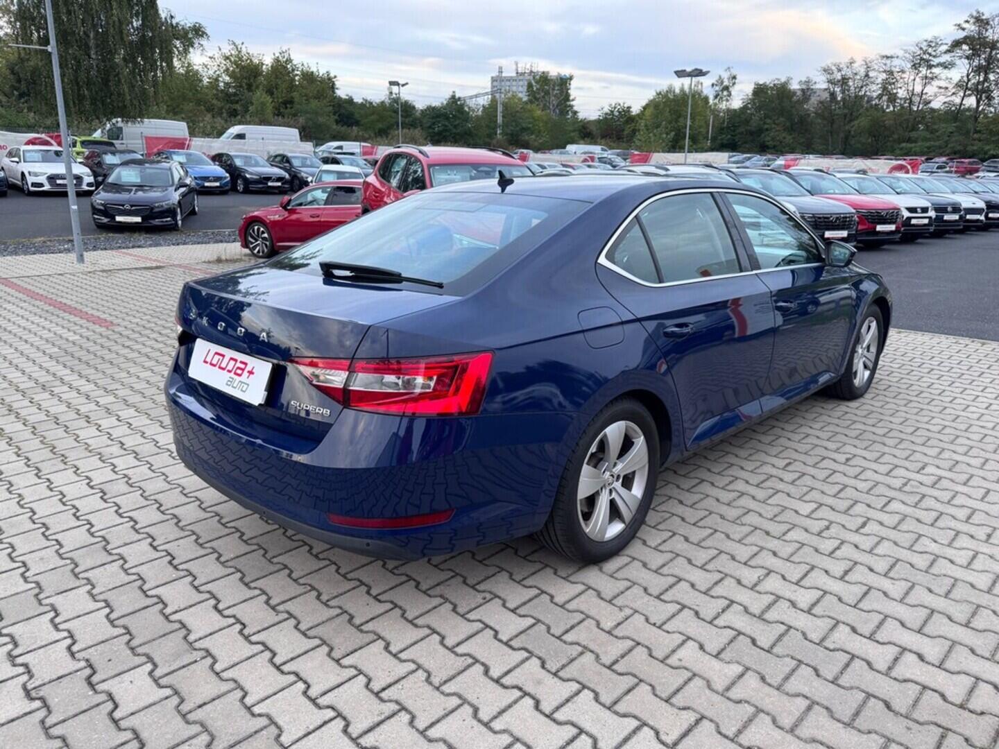 O419V07756_11.webp_SUPERB Ambition 2.0 TDI 110 kW automat