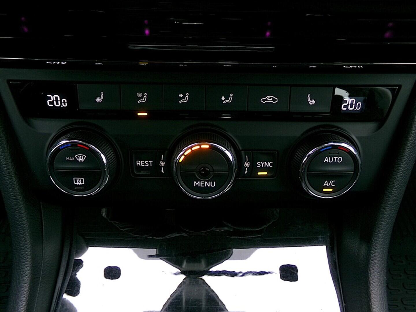 O419V07756_28.webp_SUPERB Ambition 2.0 TDI 110 kW automat