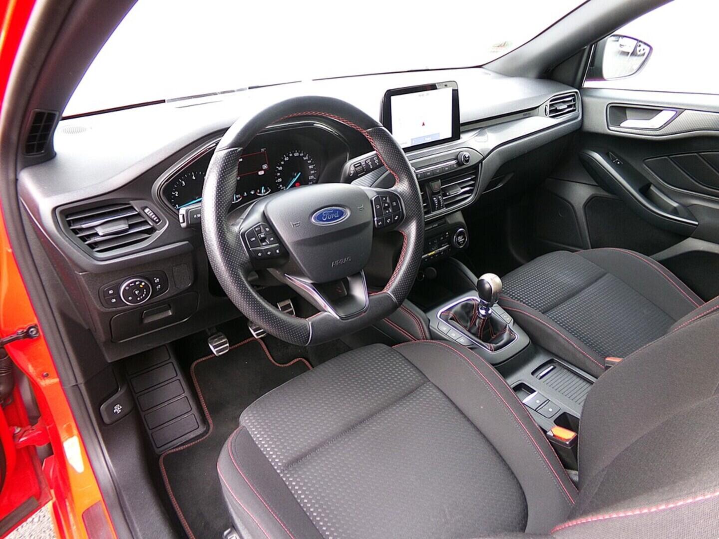 O419V07758_19.webp_FOCUS ST line 1.0  92 kW manuál