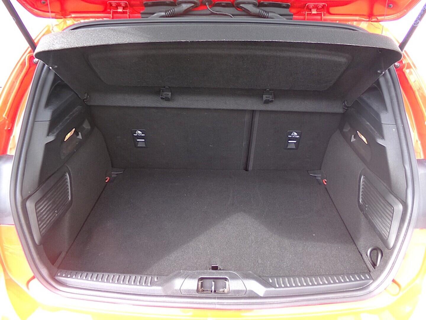 O419V07758_22.webp_FOCUS ST line 1.0  92 kW manuál