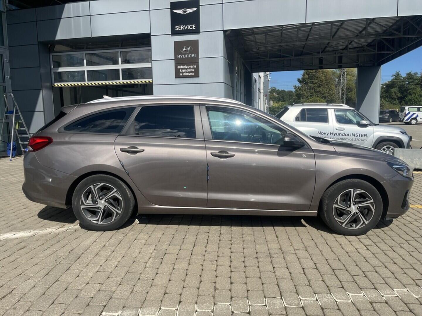O419V07759_11.webp_I30 Comfort 1.5  80 kW manuál