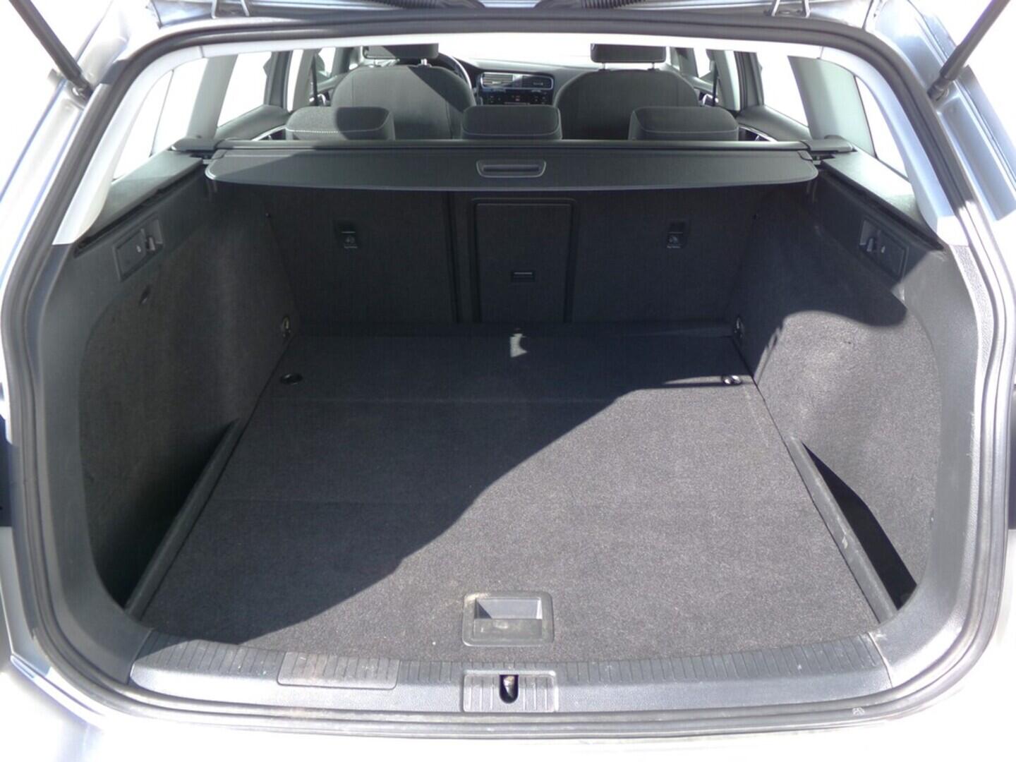 O419V07760_32.webp_GOLF VARIANT Highline 1.5 TSI 110 kW automat, DPH