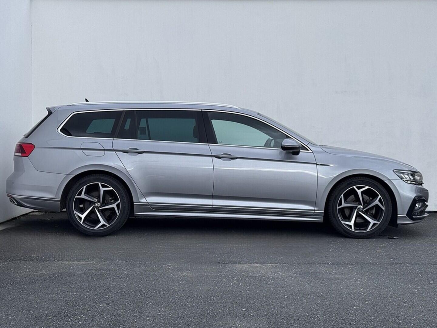 O419V07763_16.webp_PASSAT VARIANT R-Line 2.0 TSI 140 kW automat, DPH