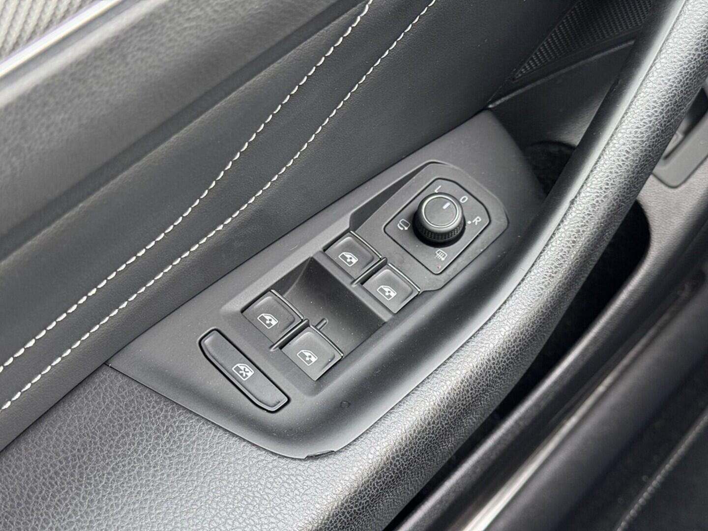 O419V07763_22.webp_PASSAT VARIANT R-Line 2.0 TSI 140 kW automat, DPH