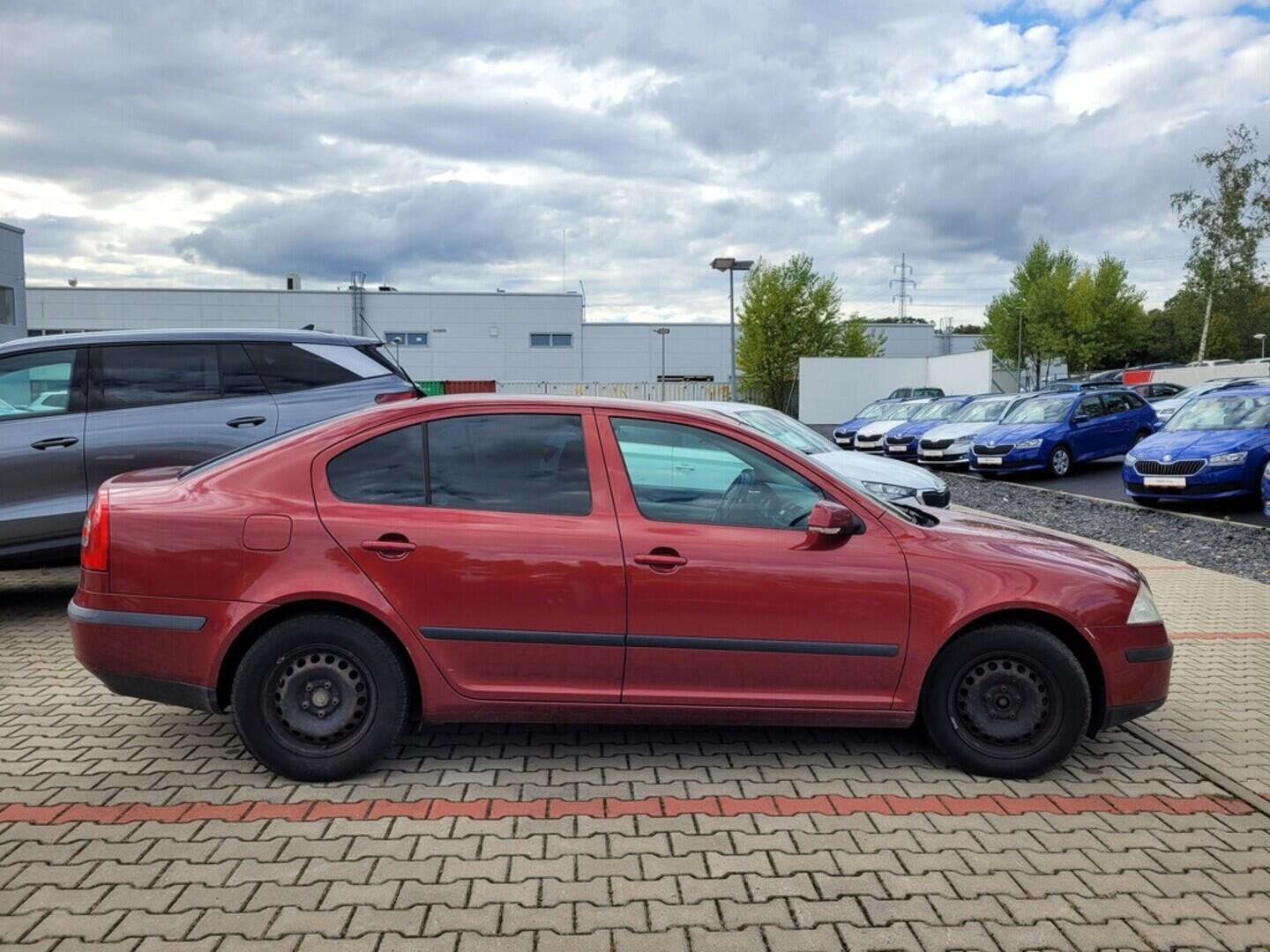 O419V07764_12.webp_OCTAVIA Ambiente 1.9 TDI 77 kW manuál