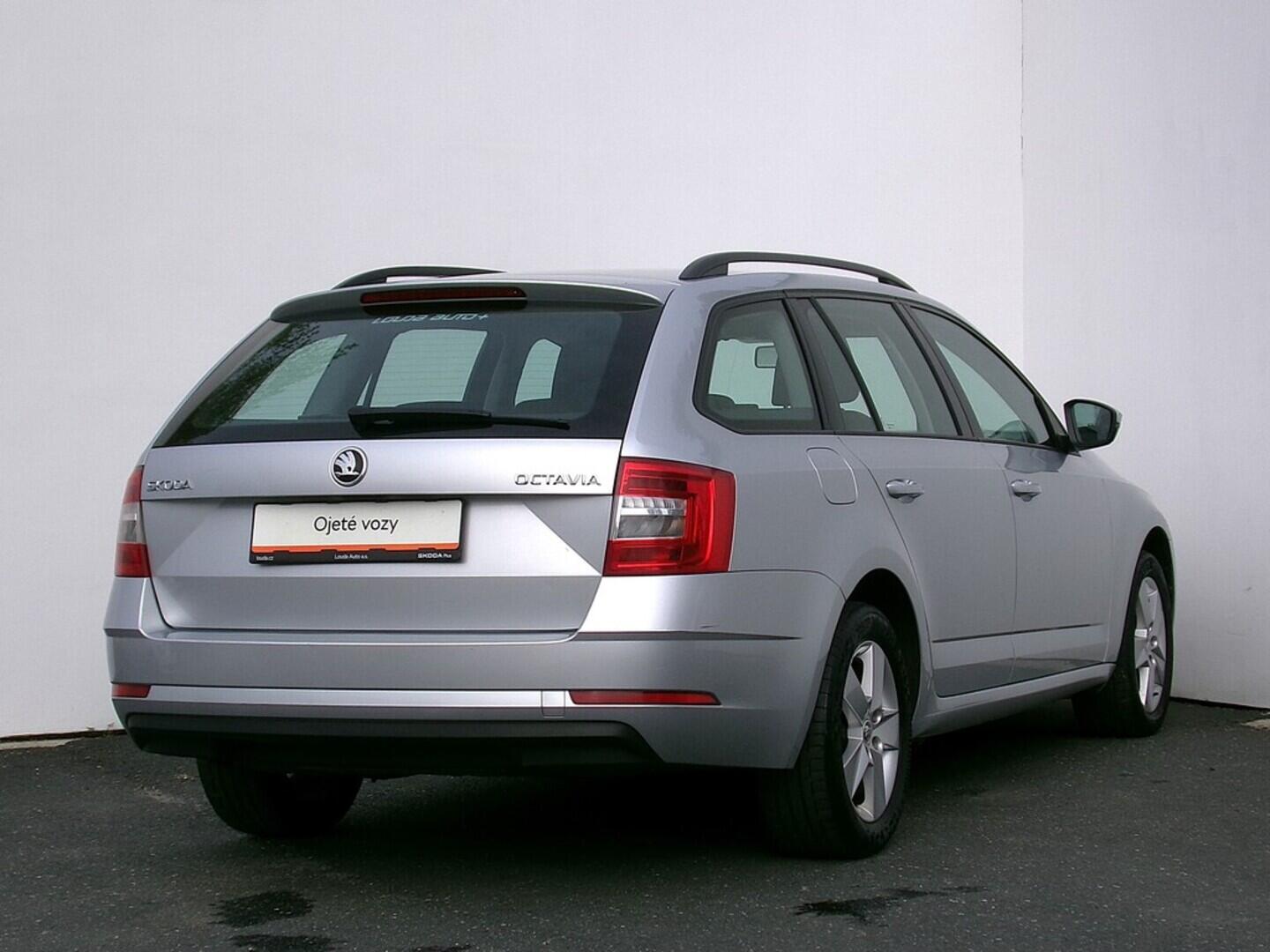 O419V07776_11.webp_OCTAVIA Ambition 1.6 TDI 85 kW manuál
