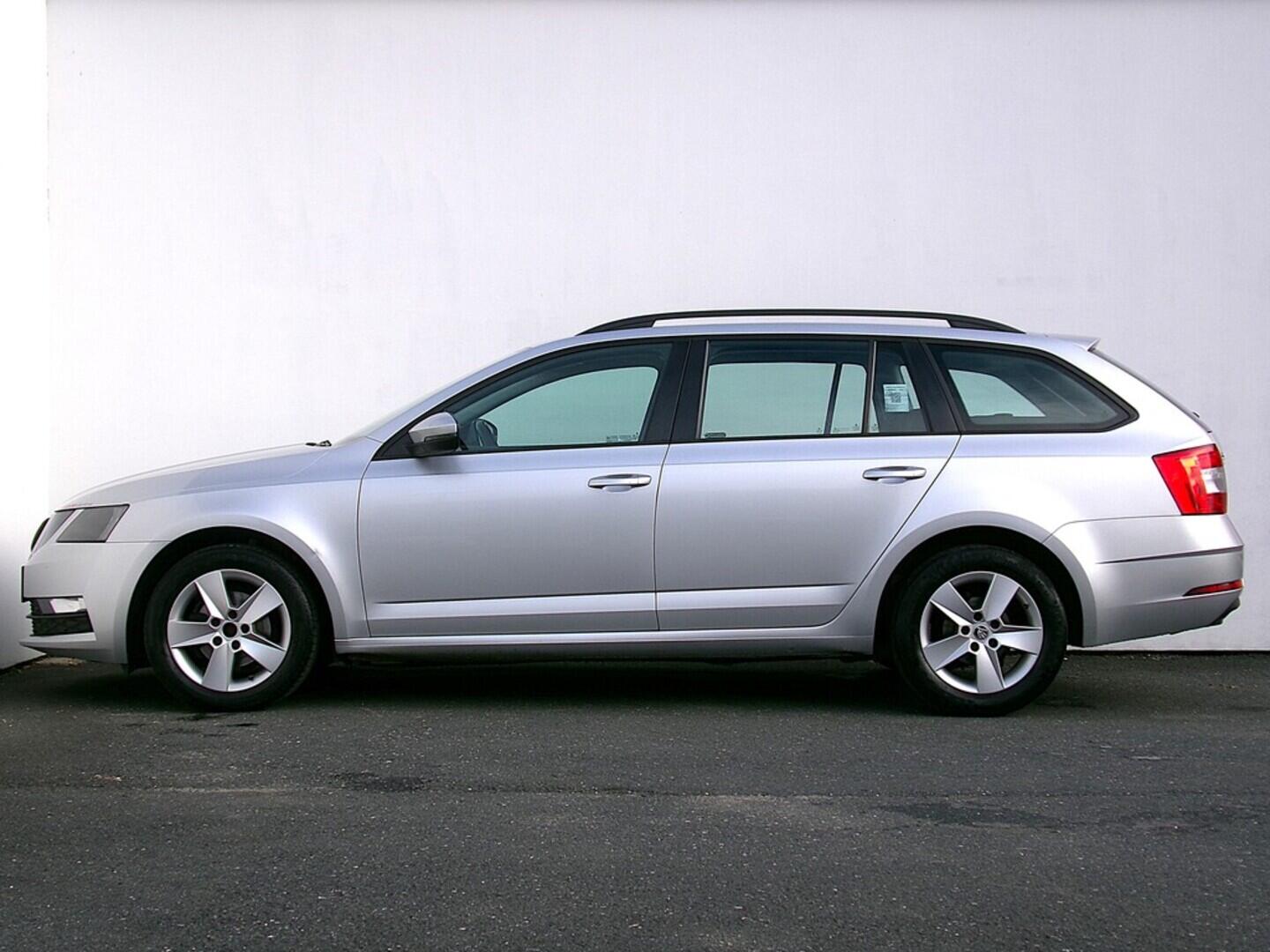 O419V07776_12.webp_OCTAVIA Ambition 1.6 TDI 85 kW manuál