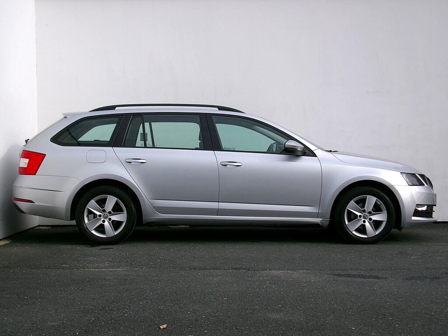 O419V07776_16.webp_OCTAVIA Ambition 1.6 TDI 85 kW manuál