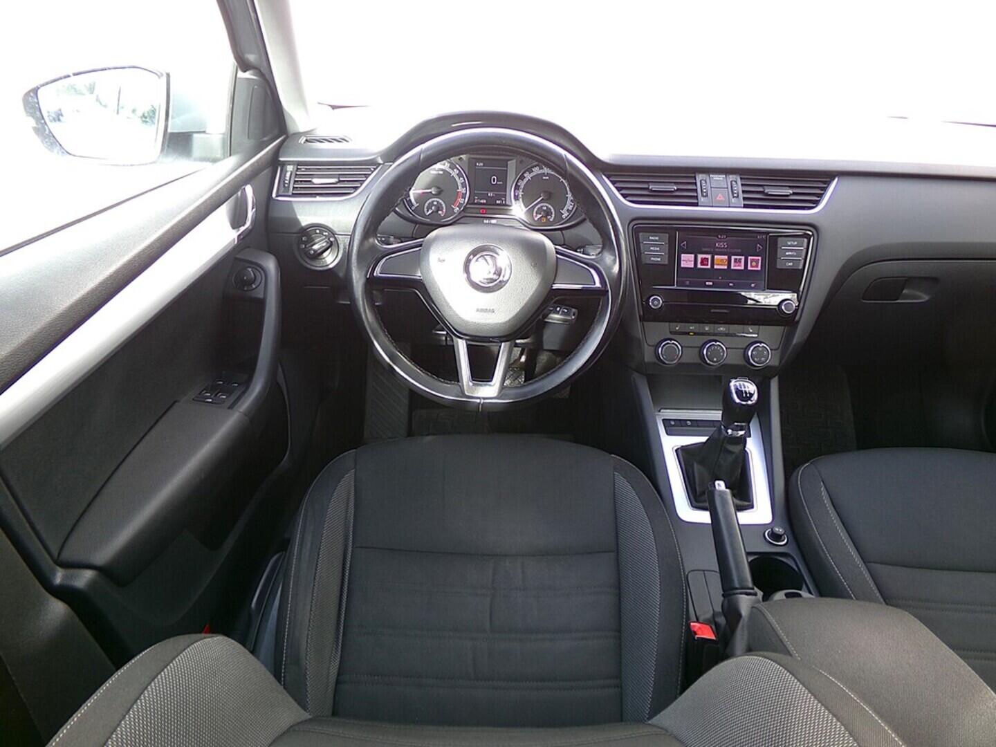 O419V07776_24.webp_OCTAVIA Ambition 1.6 TDI 85 kW manuál