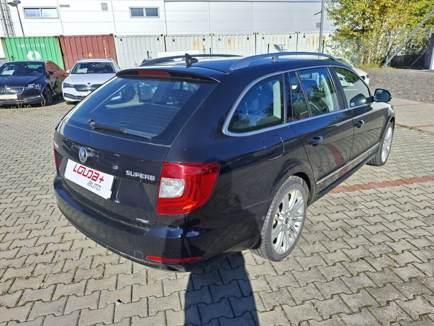 O419V07781_11.webp_SUPERB Elegance 2.0 TDI 103 kW manuál