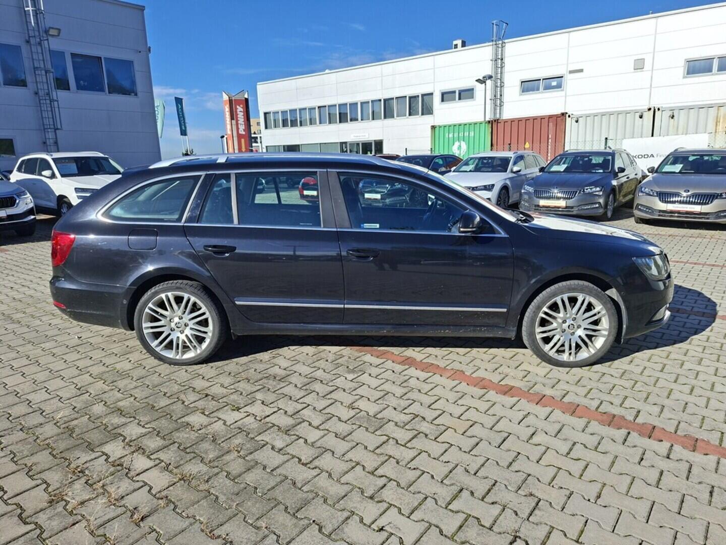O419V07781_12.webp_SUPERB Elegance 2.0 TDI 103 kW manuál
