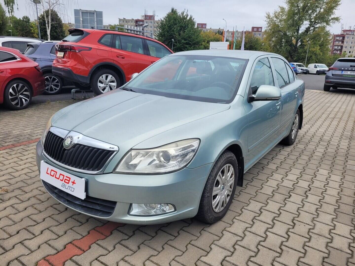 O419V07792_10.webp_OCTAVIA Ambiente 1.6 MPI 75 kW manuál