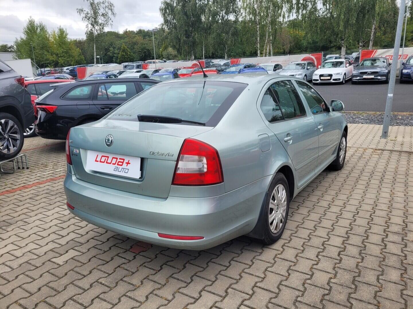 O419V07792_11.webp_OCTAVIA Ambiente 1.6 MPI 75 kW manuál