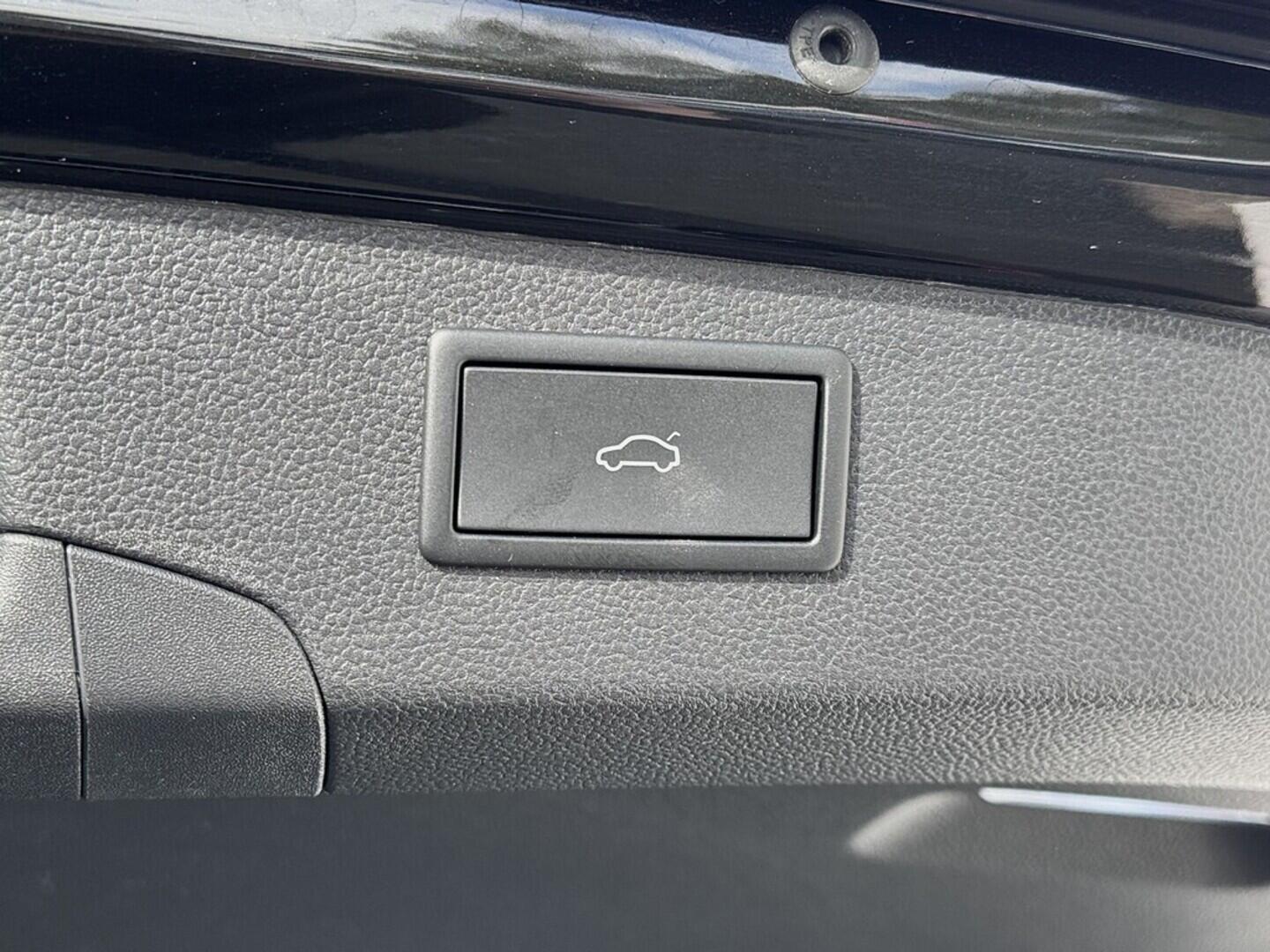 O419V07793_35.webp_SUPERB L&K 2.0 TDI 142 kW automat, DPH
