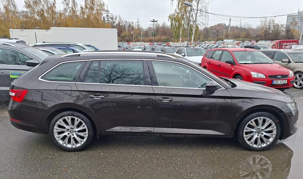 O419V07794_12.webp_SUPERB Style 2.0 TSI 140 kW automat, DPH